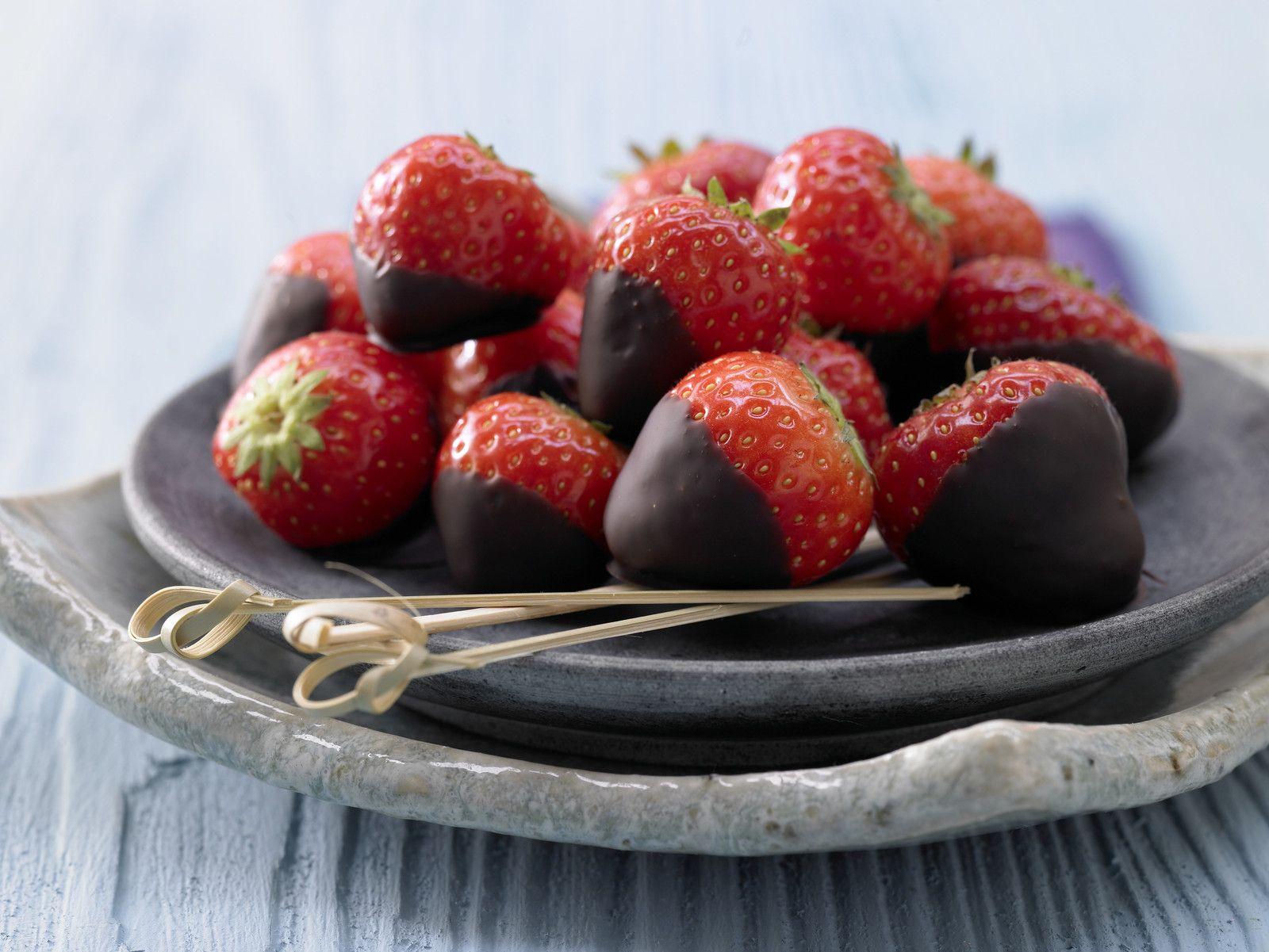 Chocolate Dipped Strawberries recipe | Eat Smarter USA