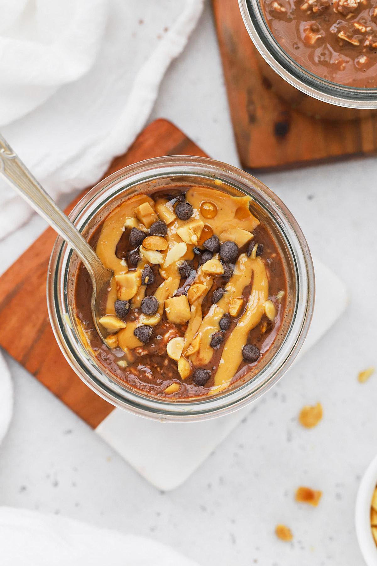 Healthy Chocolate Peanut Butter Overnight Oats (Vegan, Gluten-Free)