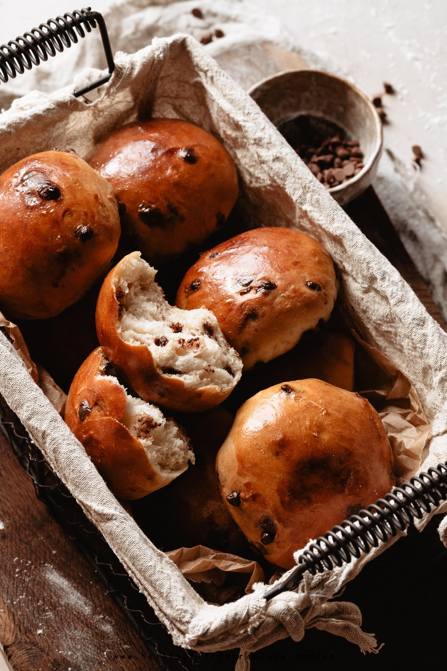 Japanese Milk Buns Recipe With Chocolate Chips (+ Video)