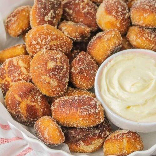 Cinnamon Sugar Pretzel Bites {Auntie Anne's Copycat} | Lil' Luna