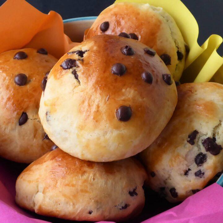 Fluffy black carrot buns with chocolate chips Recipe