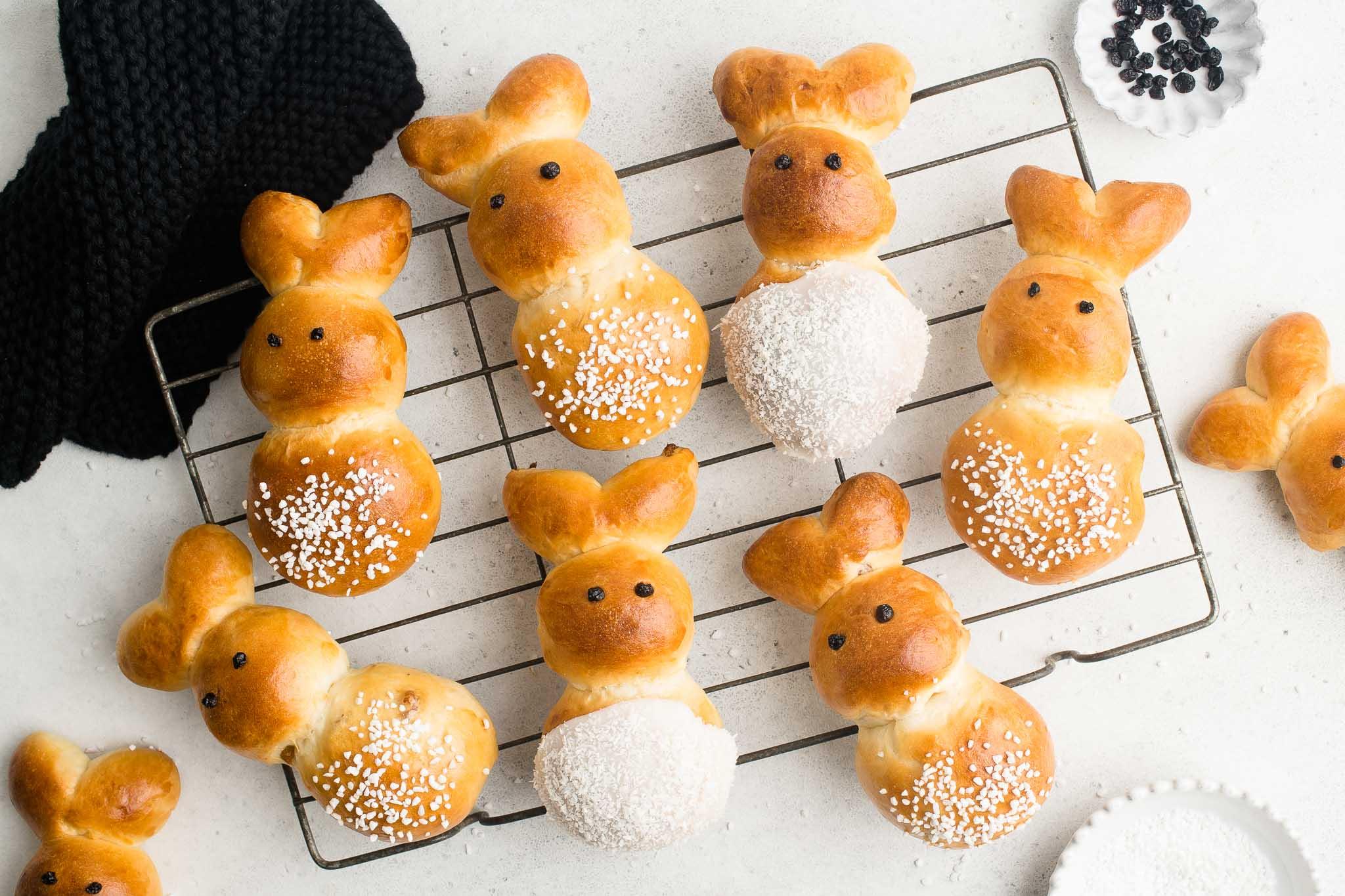 Zopfhasen (Easter Bunny Rolls) with step-by-step photos | Eat, Little Bird