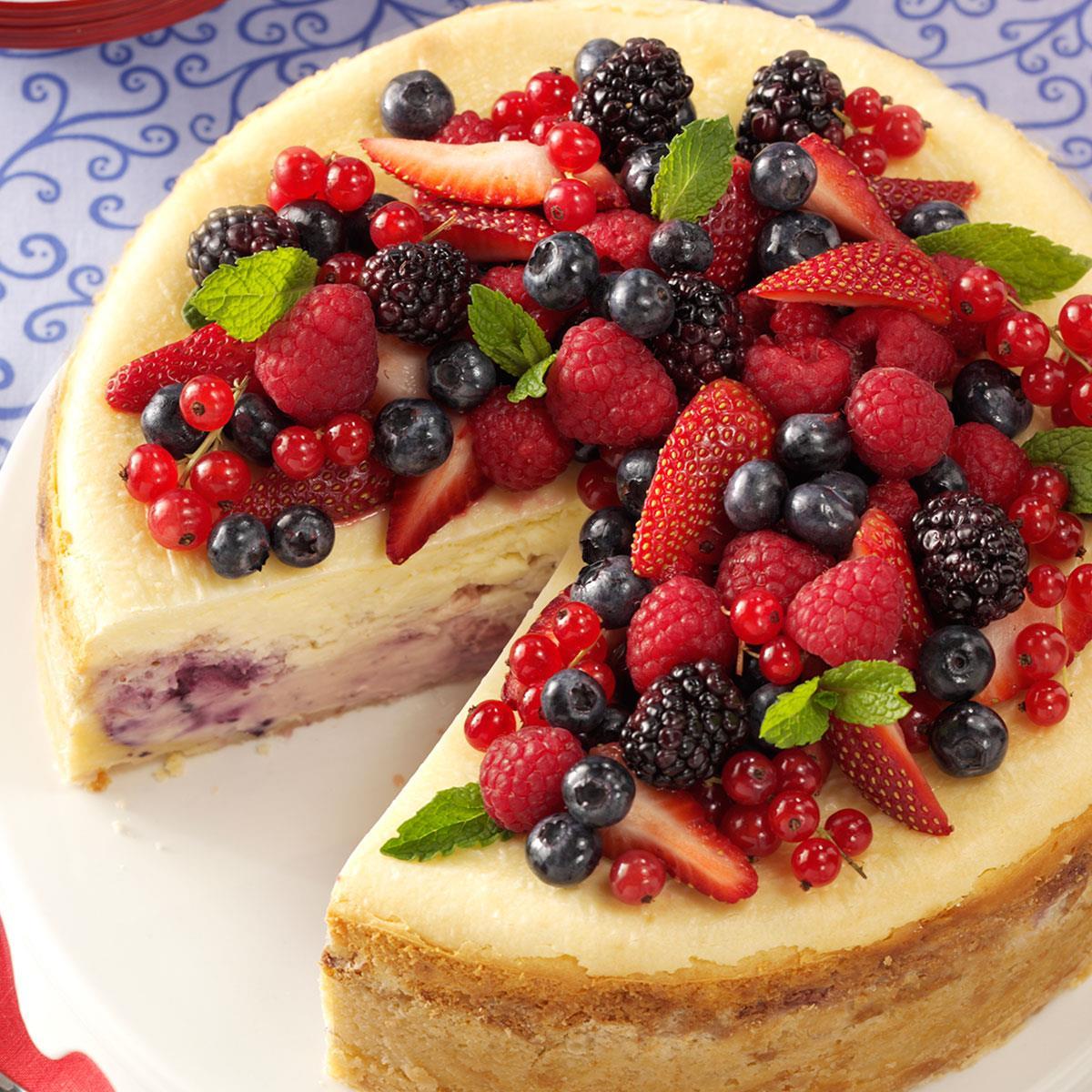 Summer cheesecake with blueberry sauce